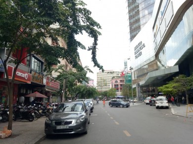 Bán nhà mặt phố đường Nguyễn Trãi Phường Bến Thành Quận 1 DT 4x20 trệt 4 lầu 48 tỷ